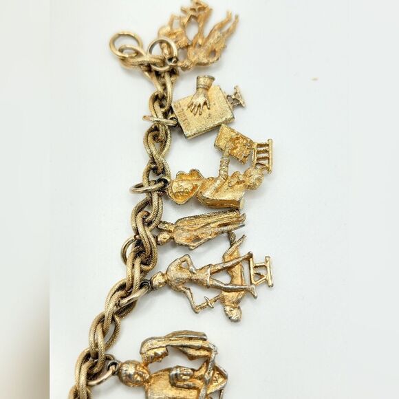 Vintage Coro Gold ten commandments charm bracelet - Picture 7 of 8